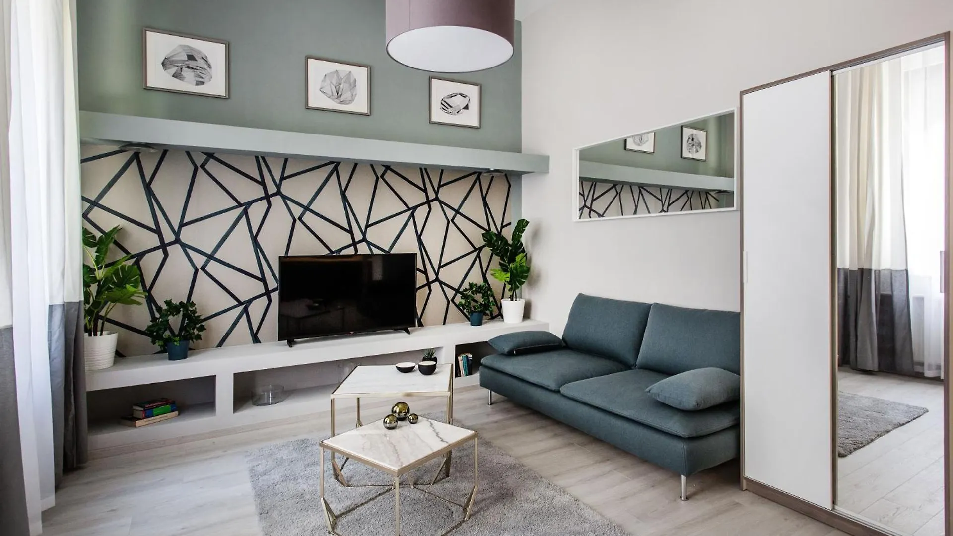 Elegant Duplex Near City Greenery Budapest 0*,