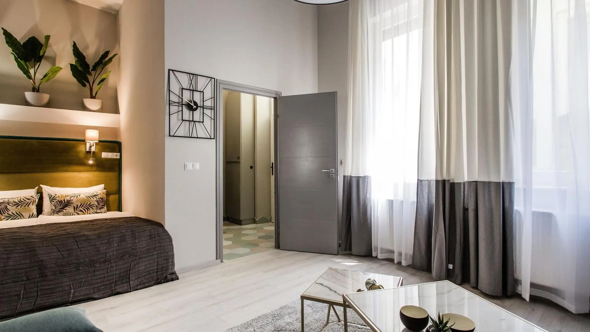 Elegant Duplex Near City Greenery Будапешт